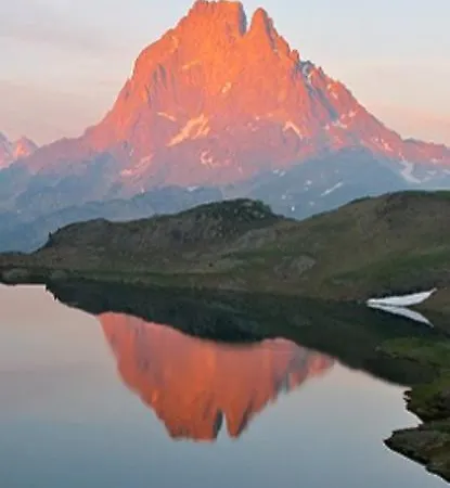 Calme Et Nature En Bord De Gave *